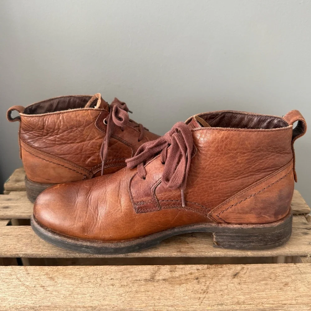 UGG Brompton Genuine‎ Leather chukka boot Size 8.5 A28